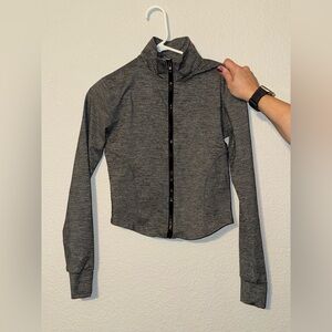 GRAY LONG SLEEVED WORKOUT JACKET